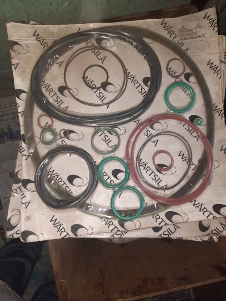 W32 - WARTSILA - CYLINDER HEADS, PISTON, LINER, CONNECTING RODS, FUEL PUMPS - NEW, UNUSED Ababil Marine