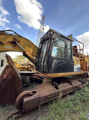 Caterpillar 323D Excavator for parts.