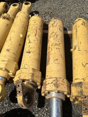 Caterpillar 775G Dump Lift Cylinder