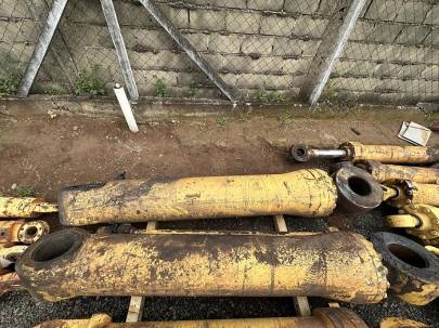 Caterpillar 994F Front Lift Cylinder