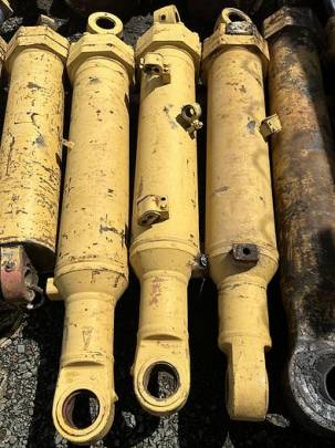 Caterpillar D11T Ripper Cylinder