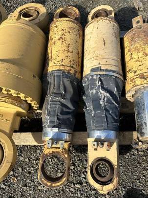 Caterpillar rear suspension